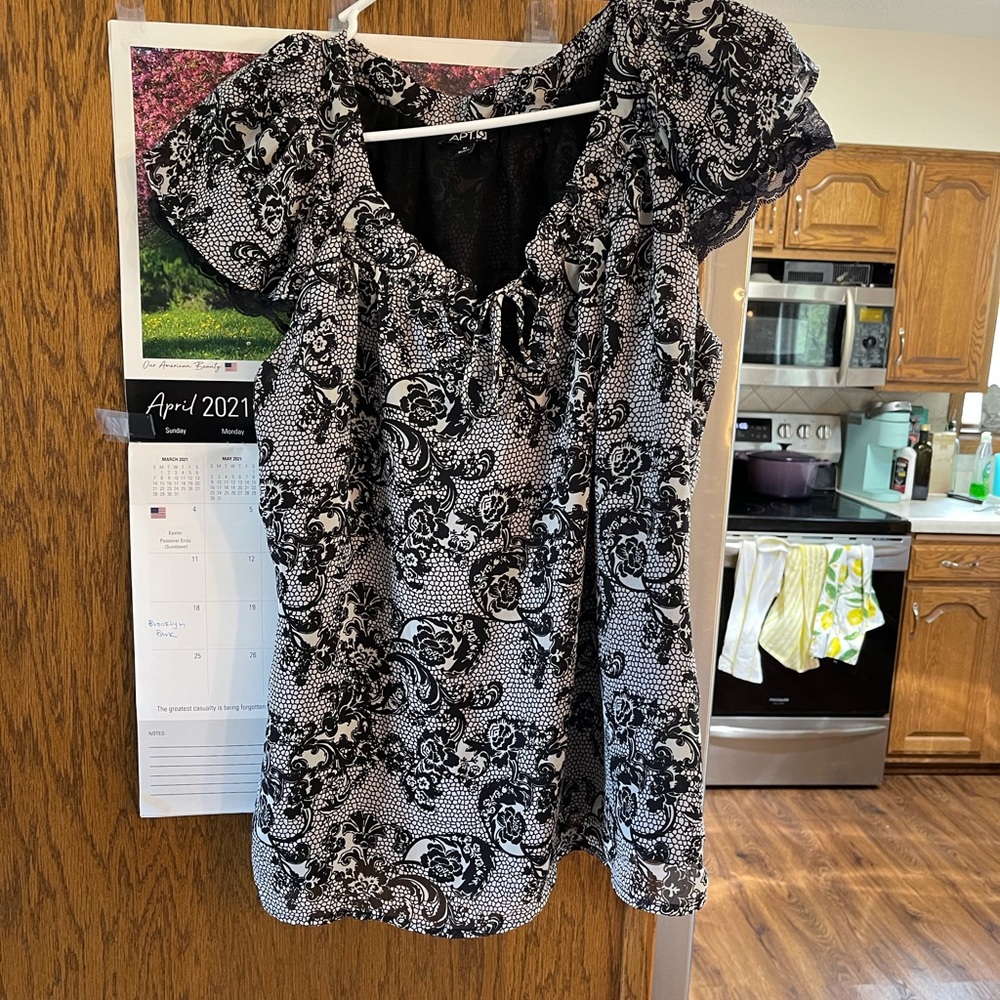 Apt. 9 blouse